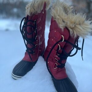 Sorel Burgundy and Black Fur-Lined Boots/NEW never worn/SIZE 8 WOMEN